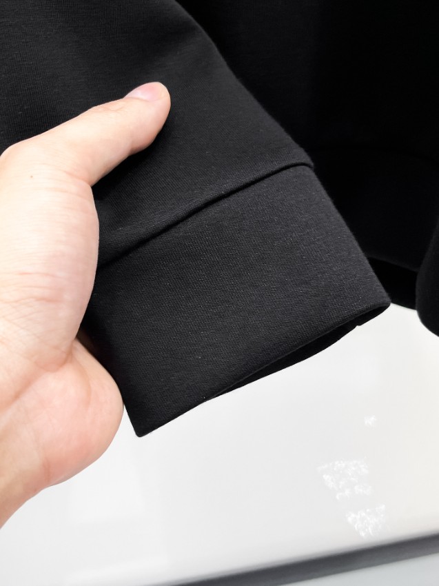 プラダ スウェット メンズ ブランド コピー 即納対応 上質感モデル ブラックデザイン 高品質素材で快適な着心地 シンプルロゴ仕様_5