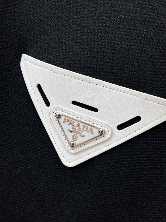 プラダ スウェット メンズ n級 数量限定入荷 精密ディテール仕様 ブラックトライアングルロゴデザイン 上質素材で快適な着心地_6