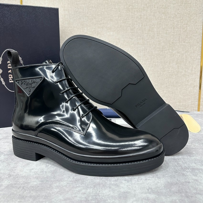 プラダ ブーツ メンズ ブランド コピー 安全通販 安心の日本倉庫 正確な刻印 ブラックエナメルレザー仕様 高級感モデル_1