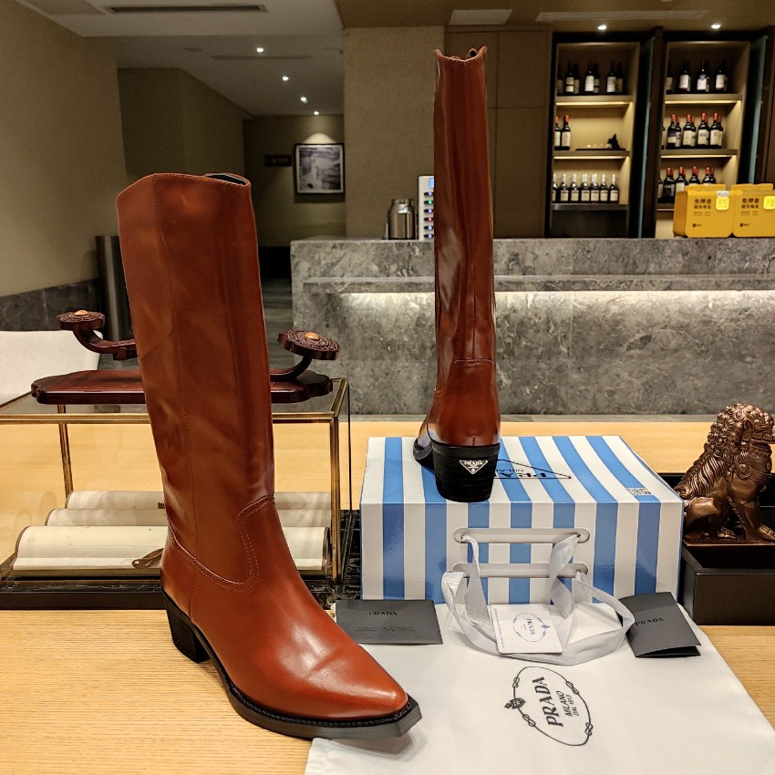 プラダ ロングブーツ レディース スーパーコピー 2025新作 高再現度 ブラウンカーフレザー仕様 スタイリッシュデザイン_3