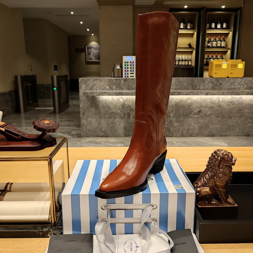 プラダ ロングブーツ レディース スーパーコピー 2025新作 高再現度 ブラウンカーフレザー仕様 スタイリッシュデザイン_6