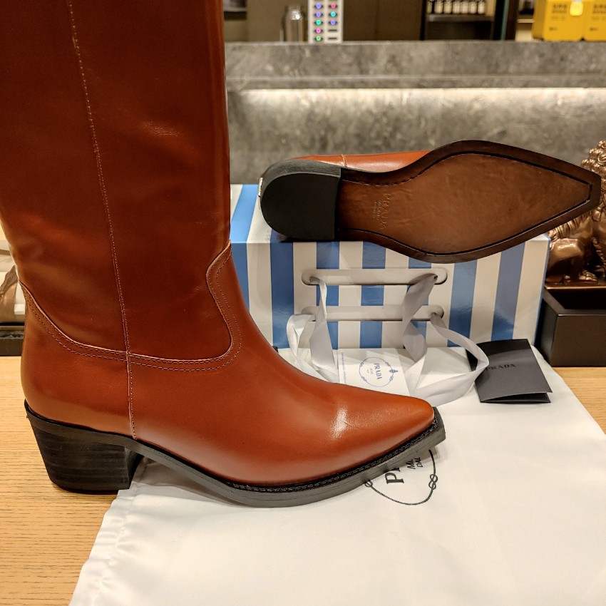 プラダ ロングブーツ レディース スーパーコピー 2025新作 高再現度 ブラウンカーフレザー仕様 スタイリッシュデザイン_5