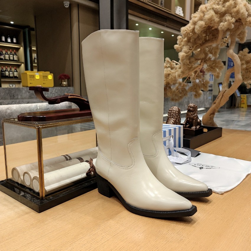 プラダ ロングブーツ レディース ブランド コピー 定番人気 再販リクエスト多数 ホワイトカーフレザー仕様 高級感抜群_1
