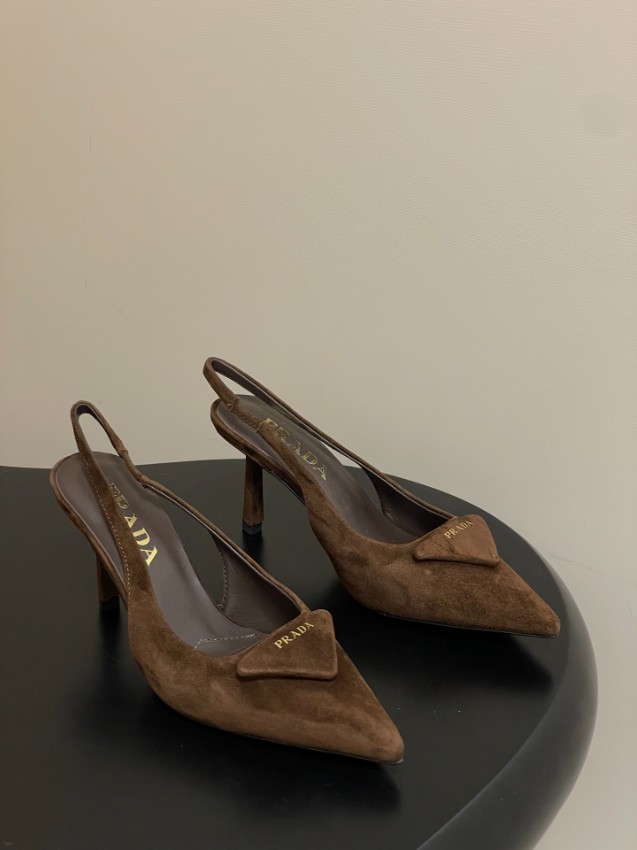 プラダ パンプス レディース コピー 完売モデル 大人女子注目 スリングバック ブラウンスエード 優雅で上品な印象_1