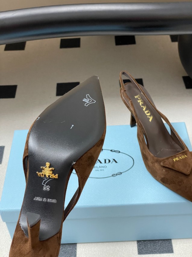 プラダ パンプス レディース コピー 完売モデル 大人女子注目 スリングバック ブラウンスエード 優雅で上品な印象_6