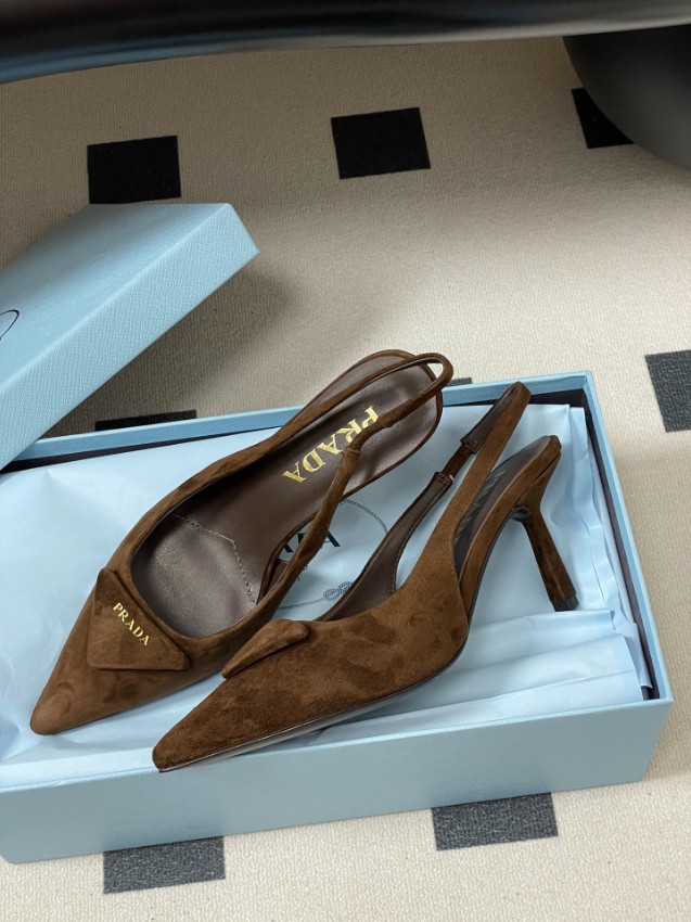 プラダ パンプス レディース コピー 完売モデル 大人女子注目 スリングバック ブラウンスエード 優雅で上品な印象_7