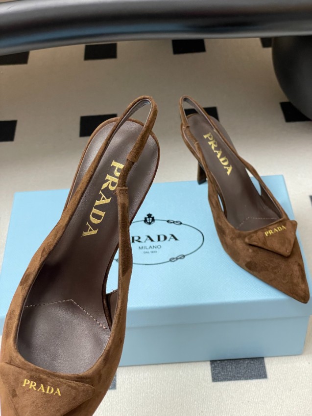 プラダ パンプス レディース コピー 完売モデル 大人女子注目 スリングバック ブラウンスエード 優雅で上品な印象_8