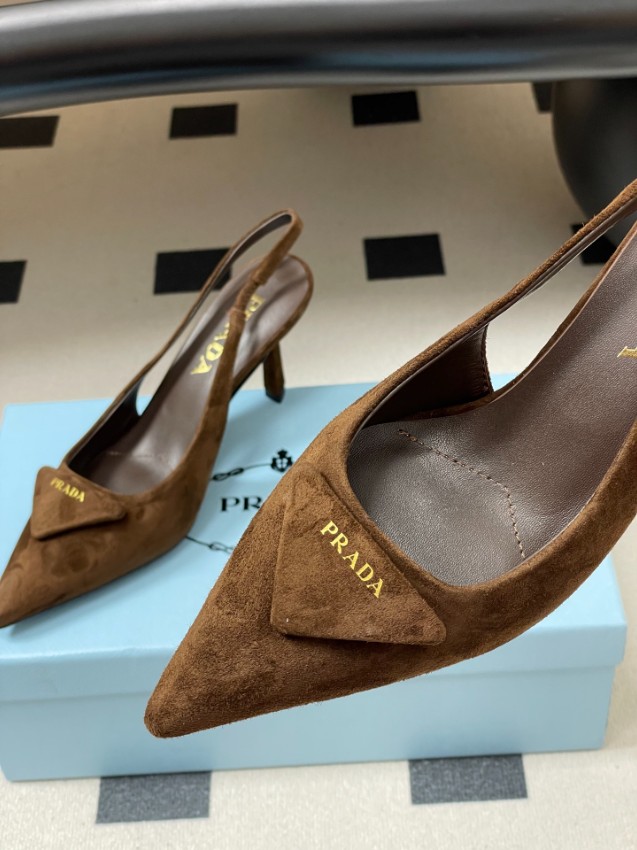 プラダ パンプス レディース コピー 完売モデル 大人女子注目 スリングバック ブラウンスエード 優雅で上品な印象_9