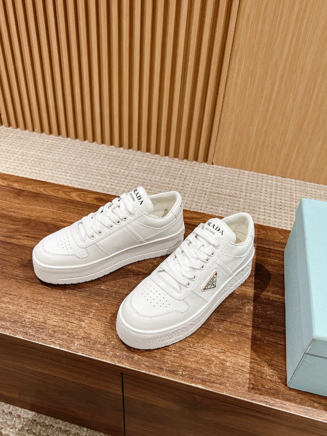 プラダ スニーカー レディース スーパーコピー 優良サイト 注目度No.1 入手困難 厚底モデル オールホワイト 上品な人気作_2