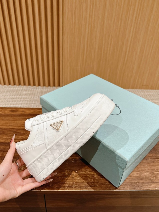 プラダ スニーカー レディース スーパーコピー 優良サイト 注目度No.1 入手困難 厚底モデル オールホワイト 上品な人気作_4