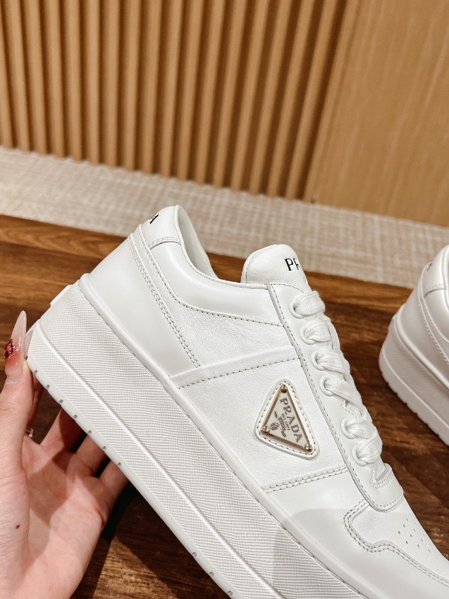 プラダ スニーカー レディース スーパーコピー 優良サイト 注目度No.1 入手困難 厚底モデル オールホワイト 上品な人気作_6