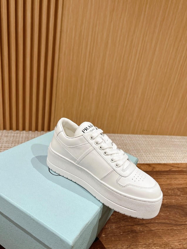 プラダ スニーカー レディース スーパーコピー 優良サイト 注目度No.1 入手困難 厚底モデル オールホワイト 上品な人気作_5