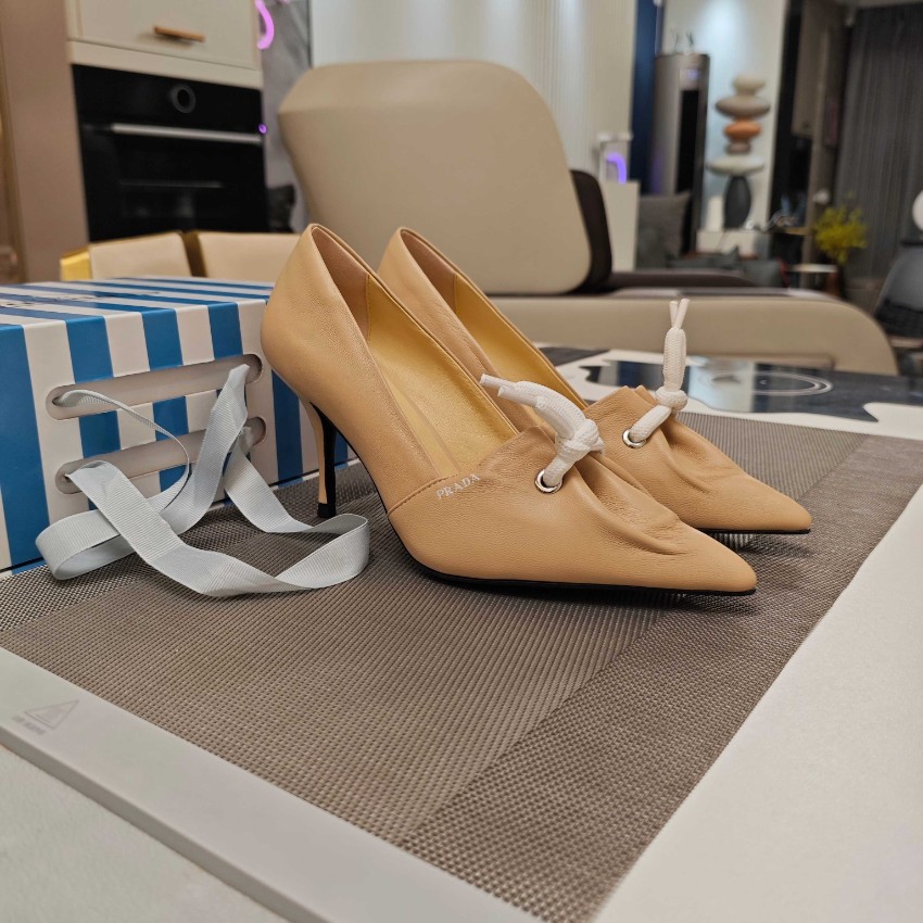 プラダ パンプス レディース ブランド コピー 安全通販 最新トレンド 高品質仕上げ ベージュ リボンデザイン 上品な一足_2