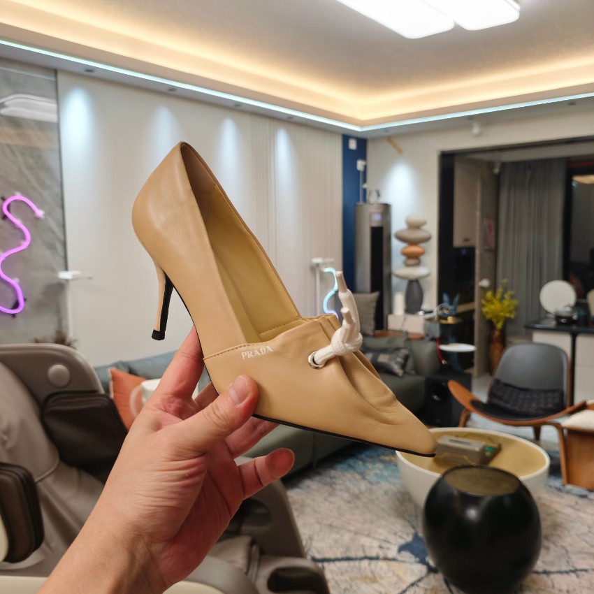 プラダ パンプス レディース ブランド コピー 安全通販 最新トレンド 高品質仕上げ ベージュ リボンデザイン 上品な一足_7