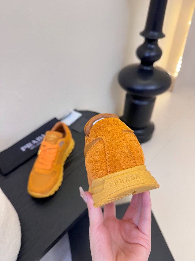 プラダ スニーカー レディース スーパーコピー 優良サイト 高級感漂う仕上げ 細部まで忠実再現 キャメル ローカット _3