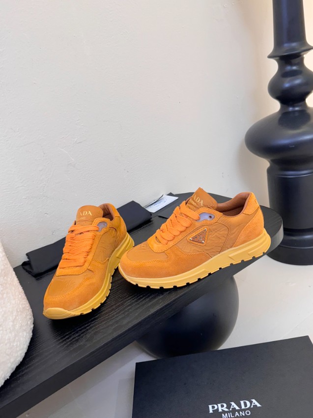 プラダ スニーカー レディース スーパーコピー 優良サイト 高級感漂う仕上げ 細部まで忠実再現 キャメル ローカット _2