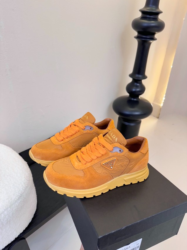 プラダ スニーカー レディース スーパーコピー 優良サイト 高級感漂う仕上げ 細部まで忠実再現 キャメル ローカット _1