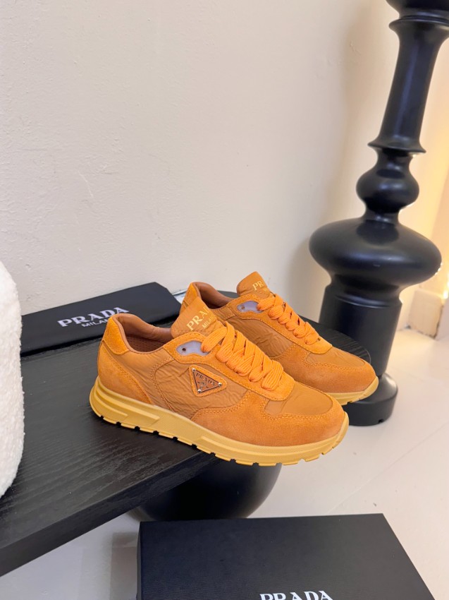 プラダ スニーカー レディース スーパーコピー 優良サイト 高級感漂う仕上げ 細部まで忠実再現 キャメル ローカット _5