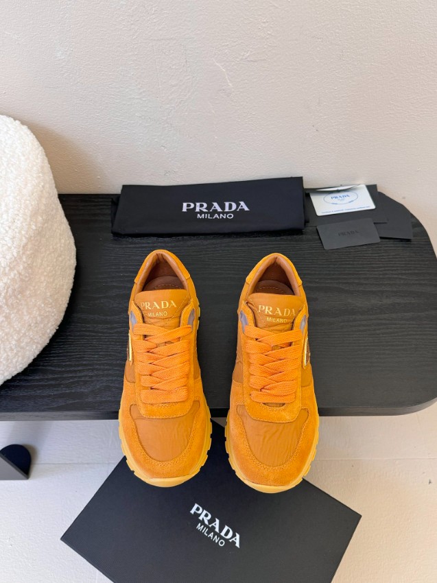 プラダ スニーカー レディース スーパーコピー 優良サイト 高級感漂う仕上げ 細部まで忠実再現 キャメル ローカット _4