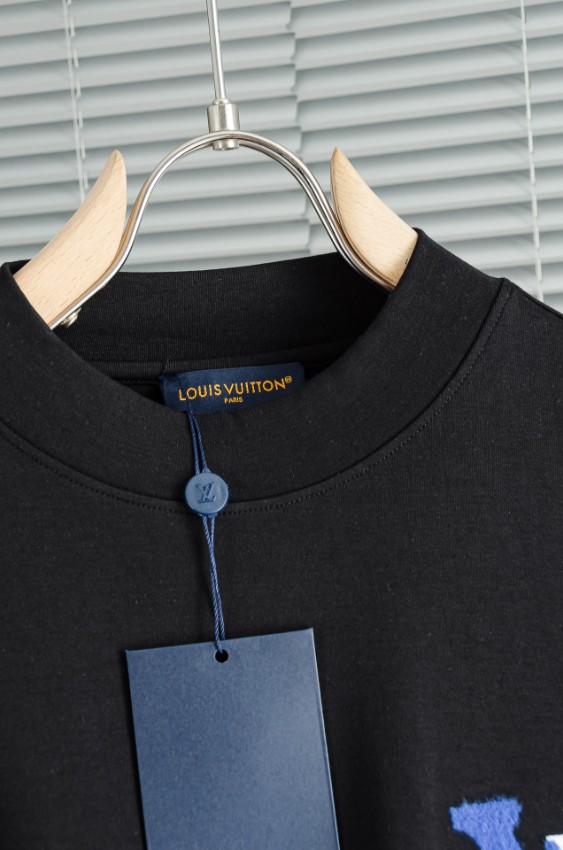 ルイ・ヴィトン 長袖Tシャツ 2025新作 ブランド コピー 高再現度 本格派モデル 上質感あふれるデザイン 丁寧な縫製 激安通販_3