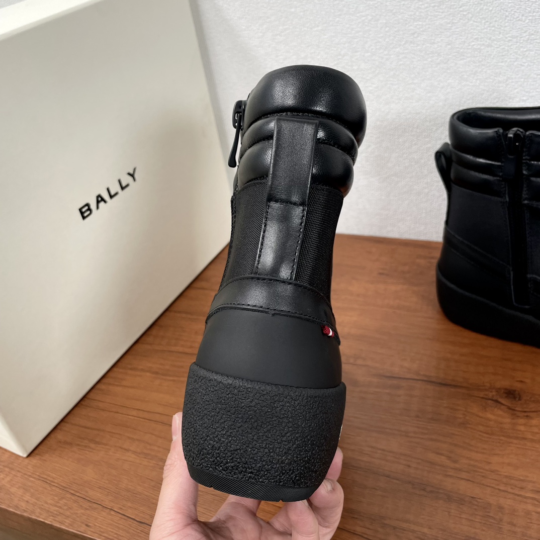バリー ブーツ スーパーコピー 2025新作 オールブラック 防水 厚底 メンズ 高再現度 モードアウトドア仕様_6