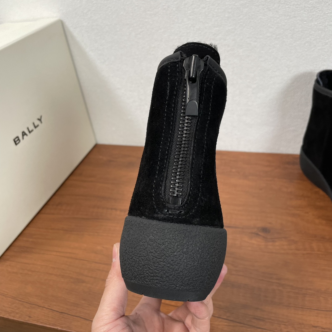 バリー ショートブーツ n級 2025新作 高再現度 モデル 上質スエード仕様 精密ディテール リピーター多数 発送保証 追跡可能_6