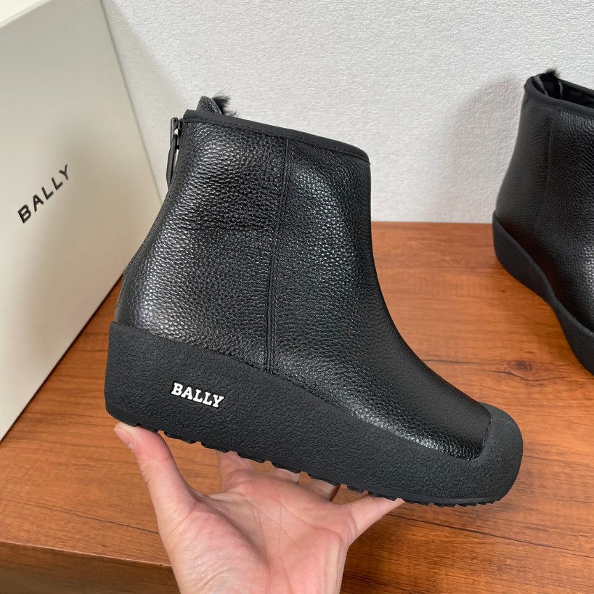 バリー ショートブーツ 偽物 バレない再現度 2025新作 グレインレザー仕様 高級感仕上げ 上質感漂うモデル 追跡可能 発送保証_6