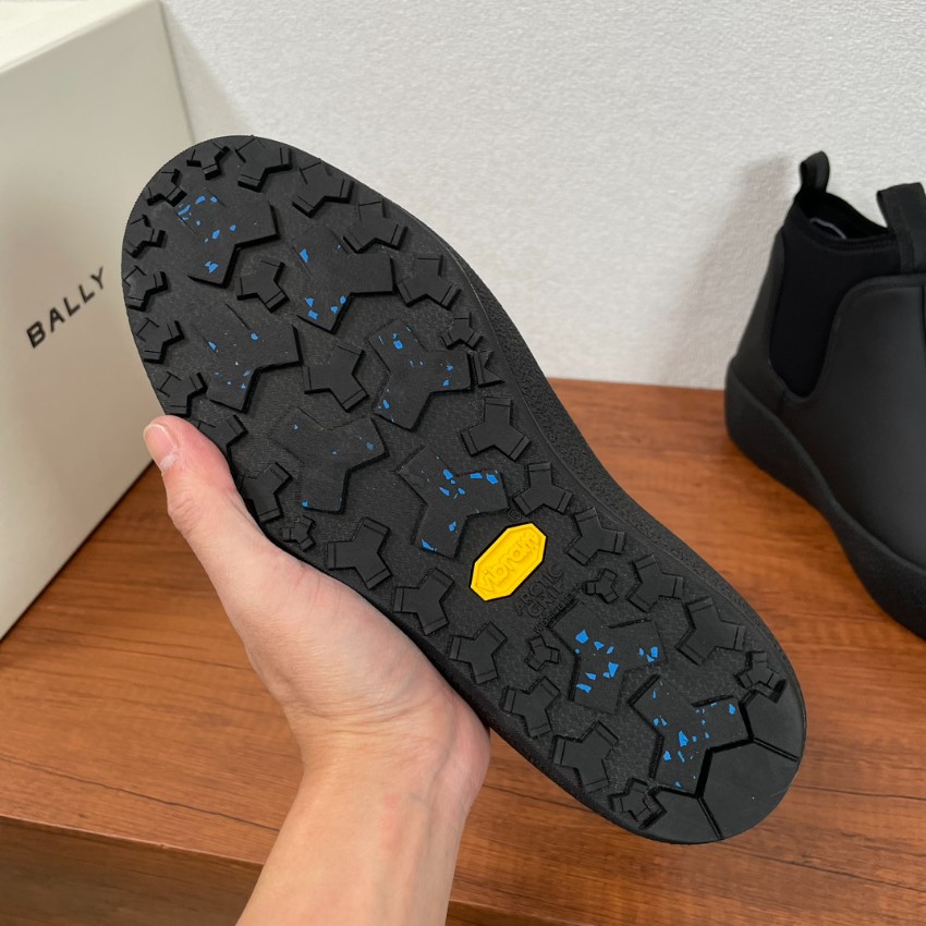 バリー ショートブーツ 格安 2025新作 オールブラック仕様 高再現度モデル 精密ディテール 上質仕立て リピーター多数 発送保証_5