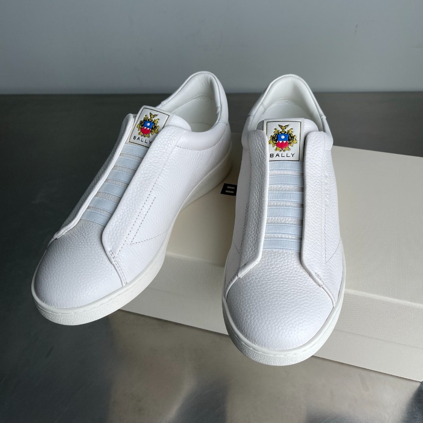 バリー スニーカー スーパーコピー 2025新作 ロゴエンブレム付 高再現度モデル 上質グレインレザー仕様 精密ディテール 発送保証_2