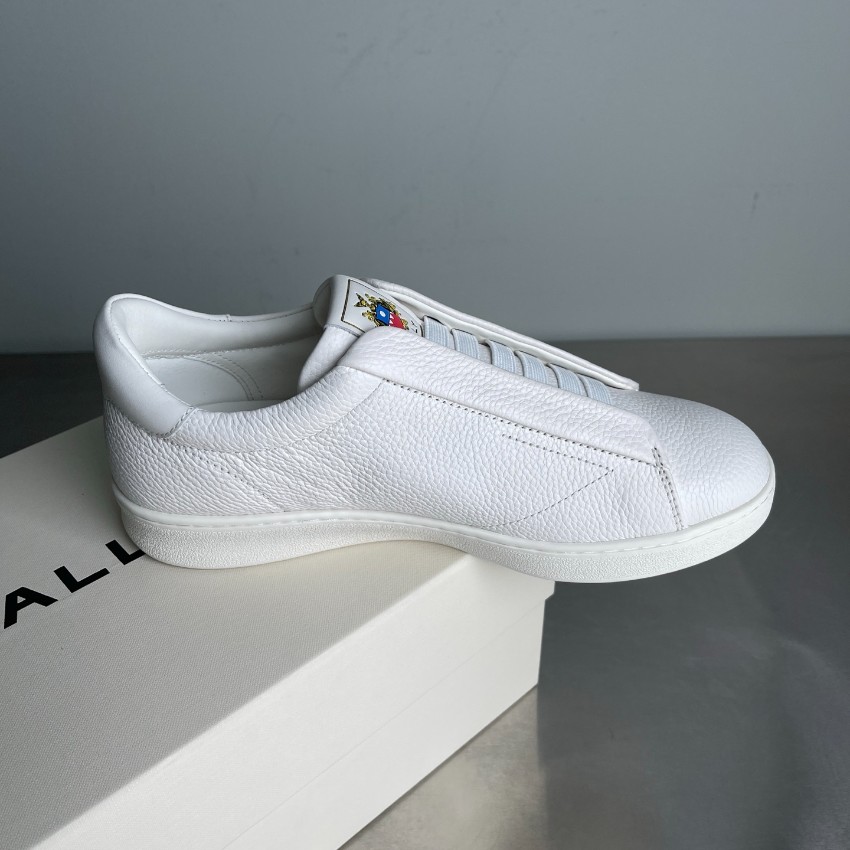 バリー スニーカー スーパーコピー 2025新作 ロゴエンブレム付 高再現度モデル 上質グレインレザー仕様 精密ディテール 発送保証_4