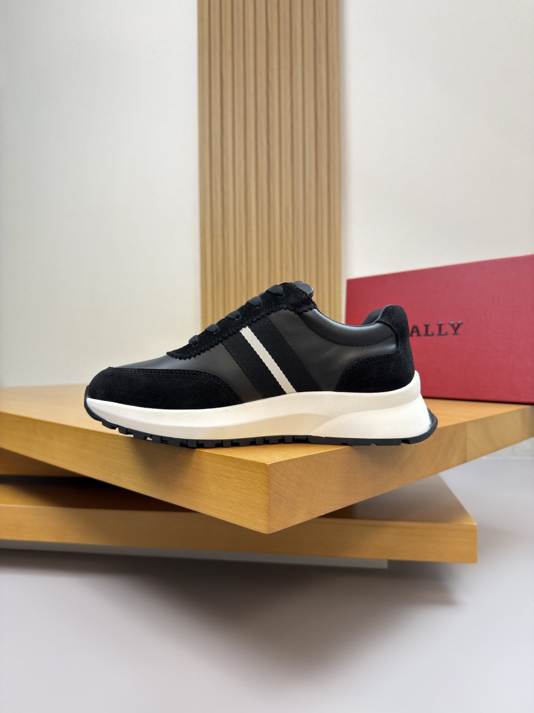 バリー スニーカー 2025新作 偽物 バレない再現度 高再現度 丁寧な縫製 発送保証 安心サイト ブラックホワイト仕様_6