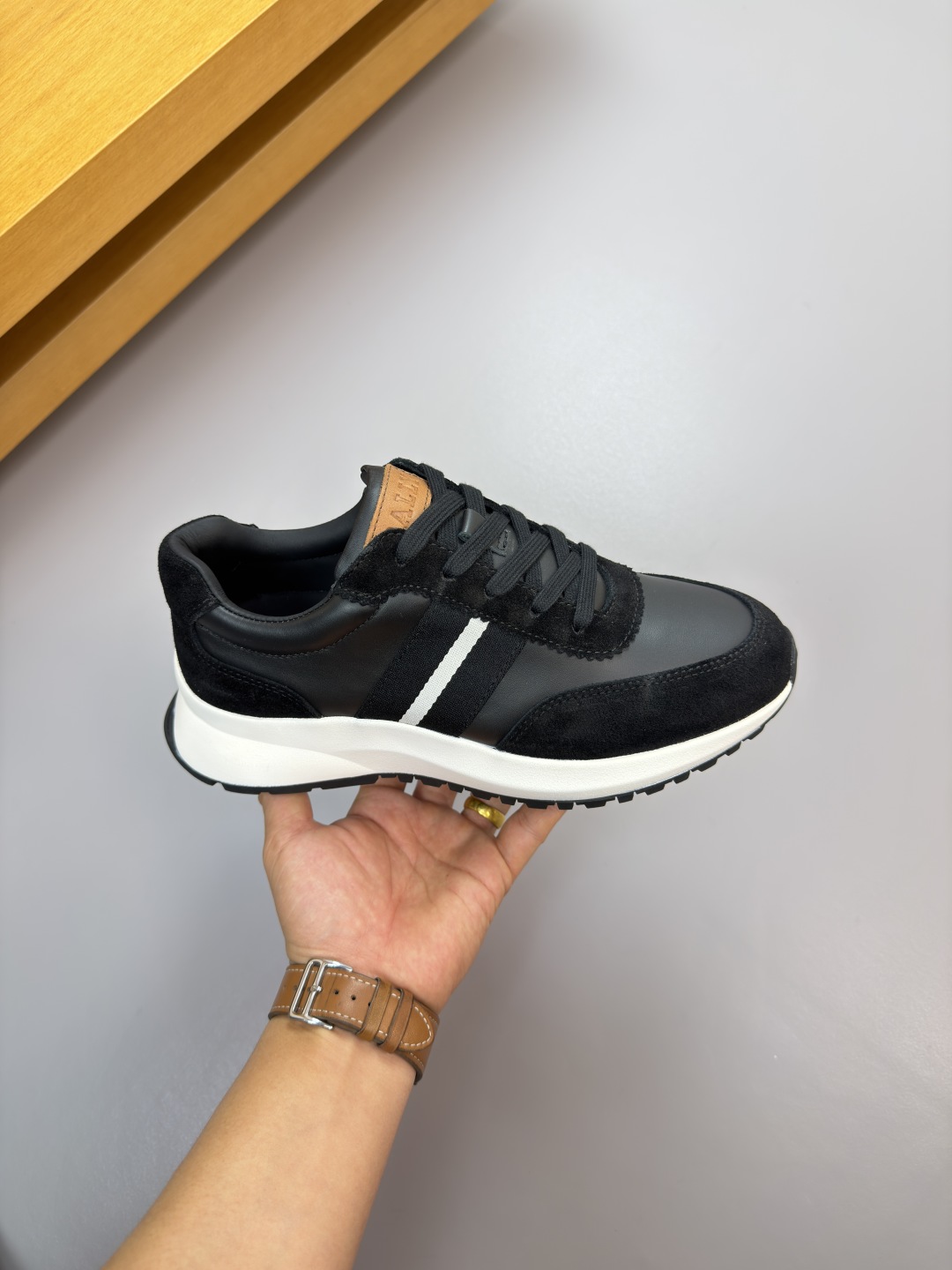 バリー スニーカー 2025新作 偽物 バレない再現度 高再現度 丁寧な縫製 発送保証 安心サイト ブラックホワイト仕様_5