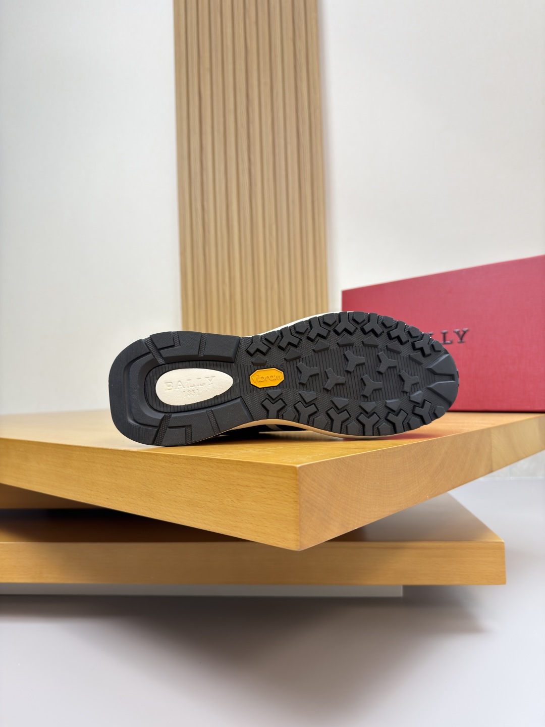 バリー スニーカー 2025新作 偽物 バレない再現度 高再現度 丁寧な縫製 発送保証 安心サイト ブラックホワイト仕様_9