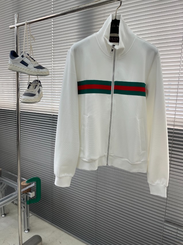 グッチ ジャージ 2025新作 ブランド コピー 安全通販 高再現度 通気 快適な着心地 丁寧な縫製 高級感仕上げ 安心サイト_1