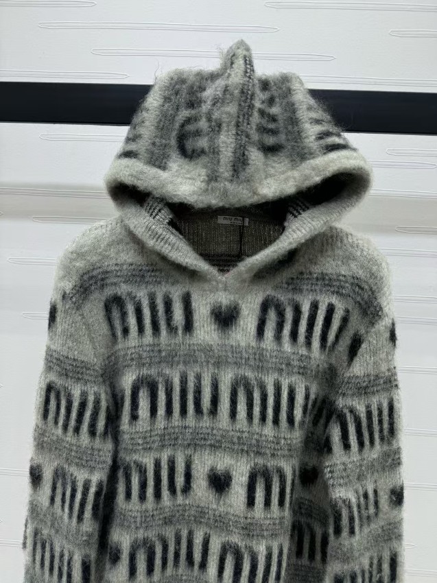 ミュウミュウ フーディ ニット グレー 優良サイト 快適な着心地 上質モヘア素材 通気良好 シンプルデザイン 即納対応 限定入荷_2