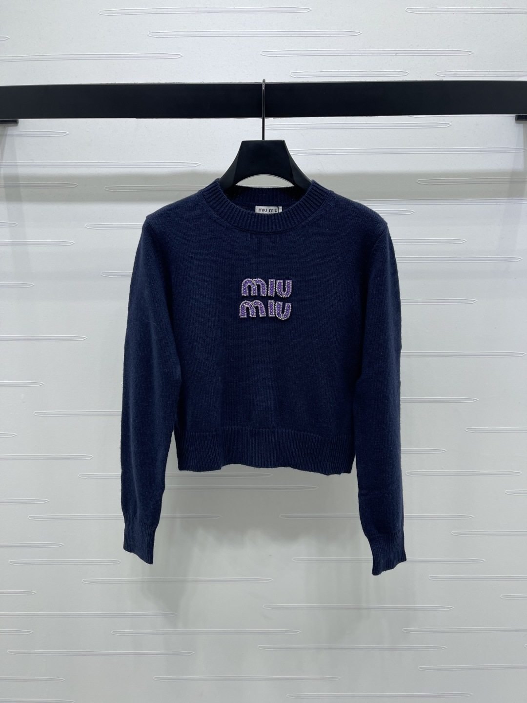 ミュウミュウ ロゴ刺繍 クルーネック ニット セーター ネイビー 格安 シンプルデザイン 上質ウール素材 快適な着心地 即納対応_3