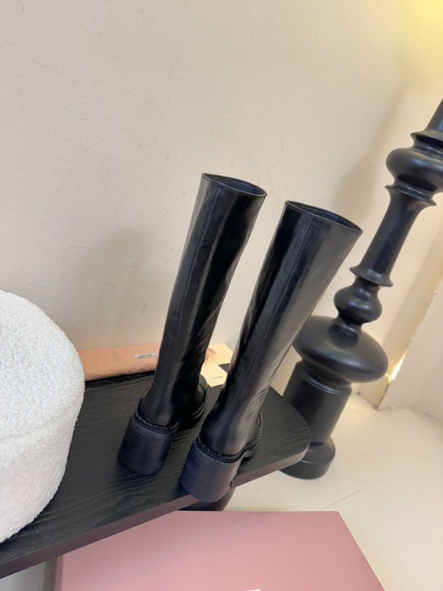 ミュウミュウ ロングブーツ 2025新作 激安 高級レベル仕様 本革使用 精密ディテール 丁寧な縫製 安心サイト リピーター多数_4