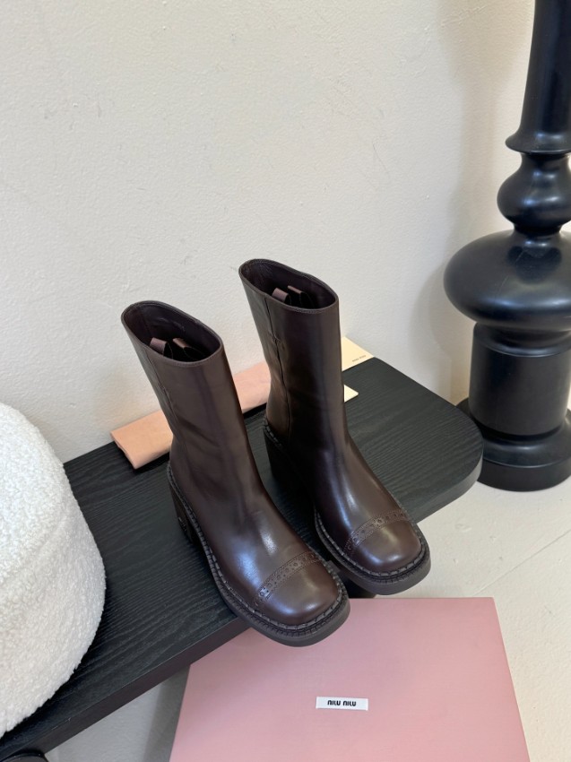 ミュウミュウ レザーブーツ 2025新作 コピー 高級感仕上げ 本革使用 精密ディテール 丁寧な縫製 安心サイト リピーター多数_1