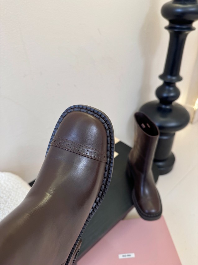ミュウミュウ レザーブーツ 2025新作 コピー 高級感仕上げ 本革使用 精密ディテール 丁寧な縫製 安心サイト リピーター多数_2