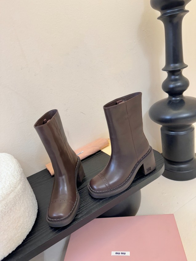 ミュウミュウ レザーブーツ 2025新作 コピー 高級感仕上げ 本革使用 精密ディテール 丁寧な縫製 安心サイト リピーター多数_4