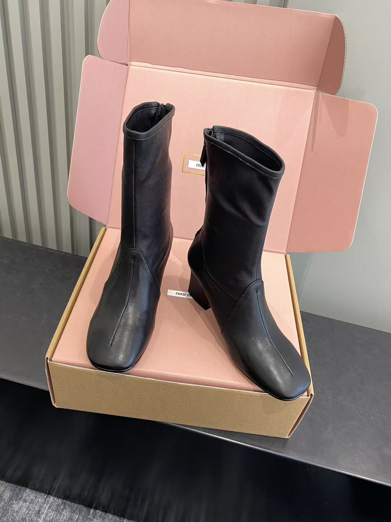 ミュウミュウ ショートブーツ 2025新作 激安屋口コミ 高評価 高級感仕上げ 精密ディテール 本格派モデル 安心サイト 発送保証_3