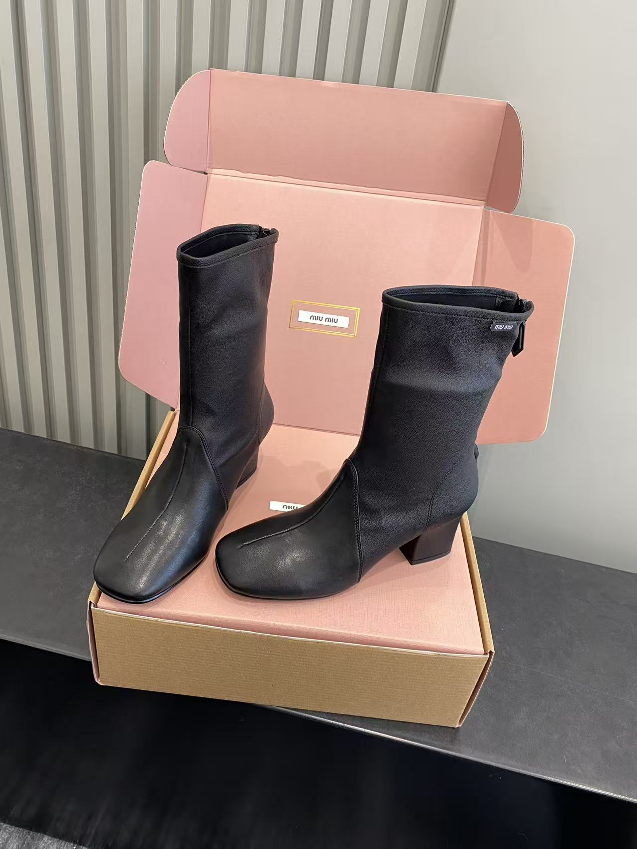 ミュウミュウ ショートブーツ 2025新作 激安屋口コミ 高評価 高級感仕上げ 精密ディテール 本格派モデル 安心サイト 発送保証_5