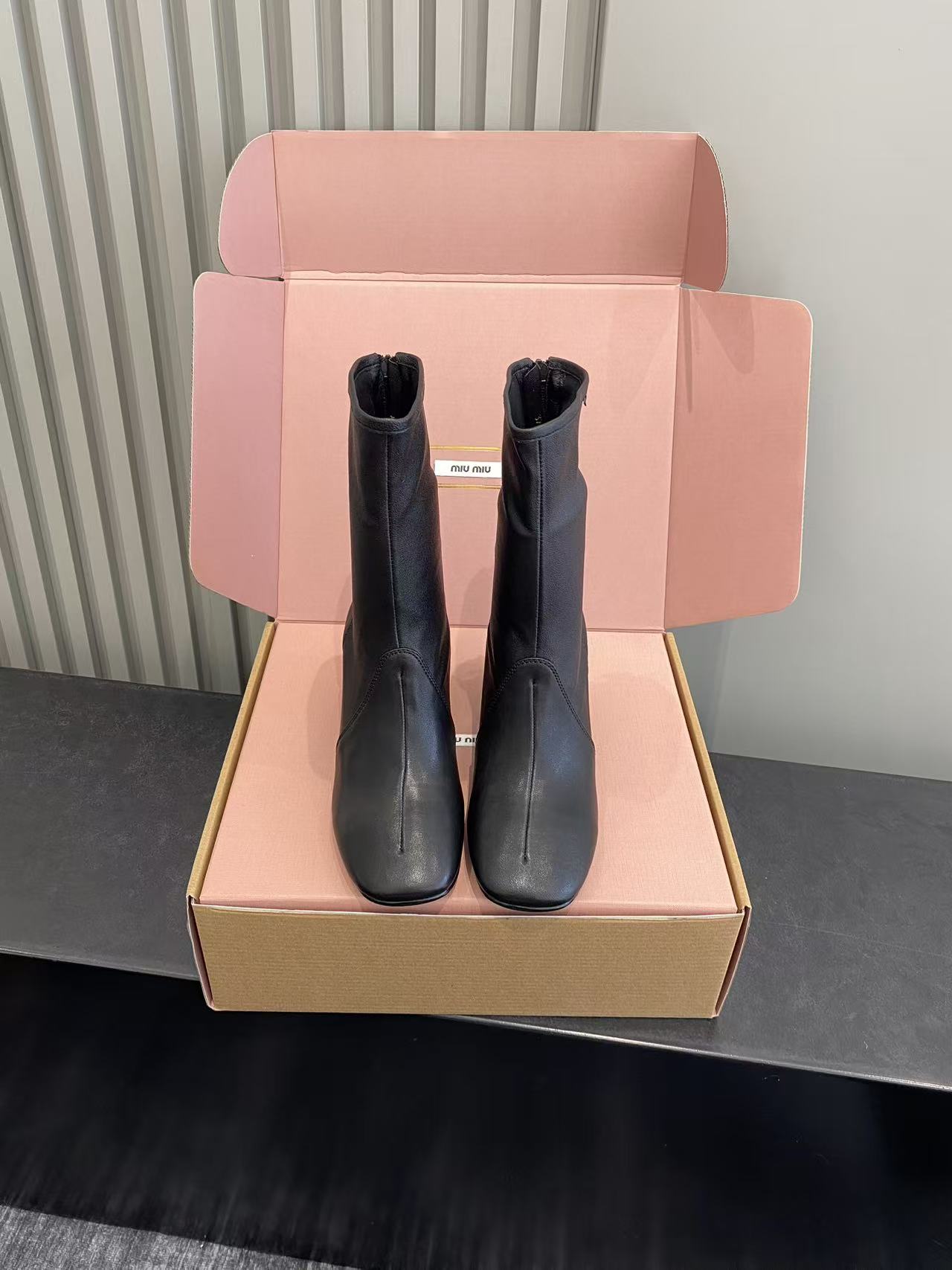 ミュウミュウ ショートブーツ 2025新作 激安屋口コミ 高評価 高級感仕上げ 精密ディテール 本格派モデル 安心サイト 発送保証_6