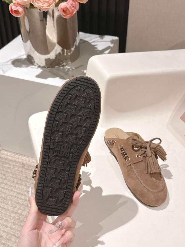 ミュウミュウ スリッポン 2025新作 偽物 バレない再現度 高級感仕上げ 上質スエード使用 精密ディテール 安心サイト_3