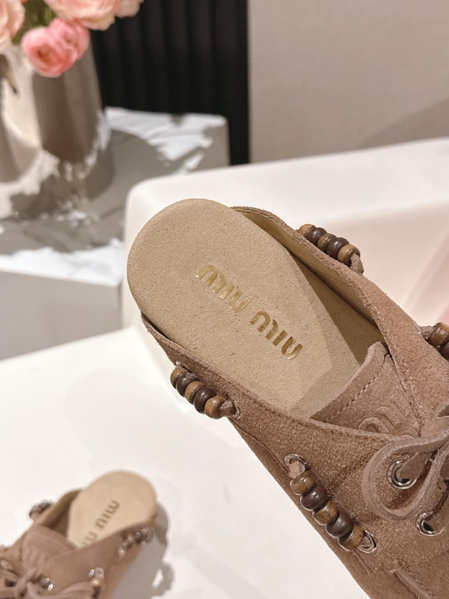 ミュウミュウ スリッポン 2025新作 偽物 バレない再現度 高級感仕上げ 上質スエード使用 精密ディテール 安心サイト_4