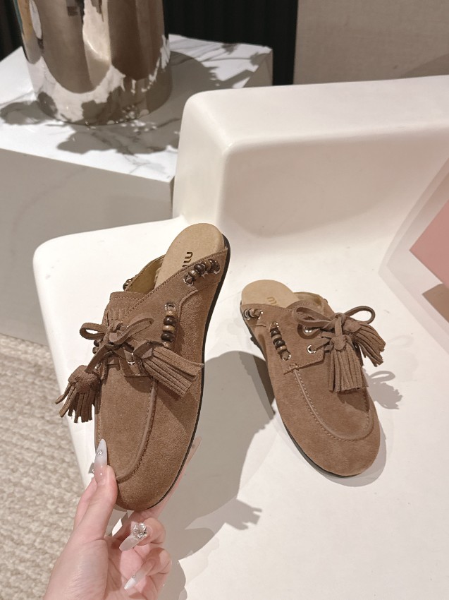 ミュウミュウ スリッポン 2025新作 偽物 バレない再現度 高級感仕上げ 上質スエード使用 精密ディテール 安心サイト_7