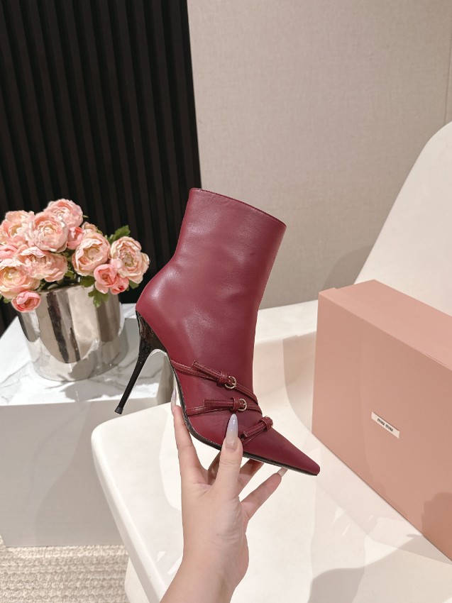 ミュウミュウ ブーツ 2025新作 スーパーコピー 優良サイト 高級感仕上げ 本格派モデル 精密ディテール 安心サイト 発送保証_6