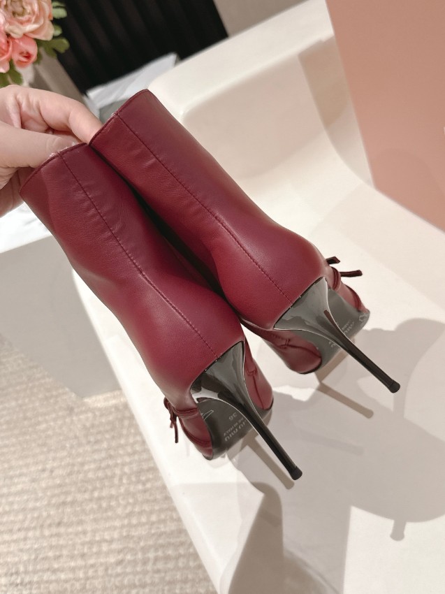 ミュウミュウ ブーツ 2025新作 スーパーコピー 優良サイト 高級感仕上げ 本格派モデル 精密ディテール 安心サイト 発送保証_4