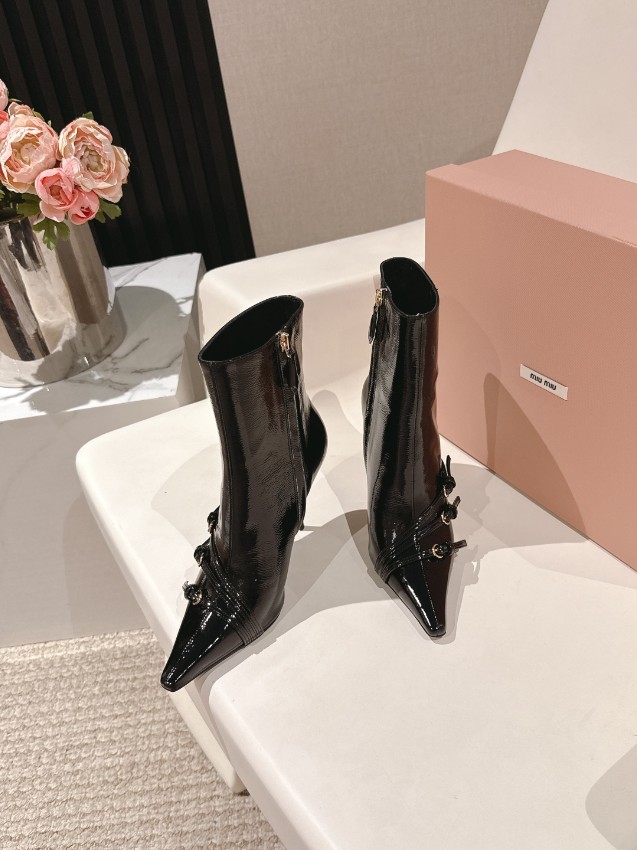 ミュウミュウ ブーツ 2025新作 偽物 バレない再現度 高級感仕上げ 本格派モデル 精密ディテール 安心サイト 発送保証_6