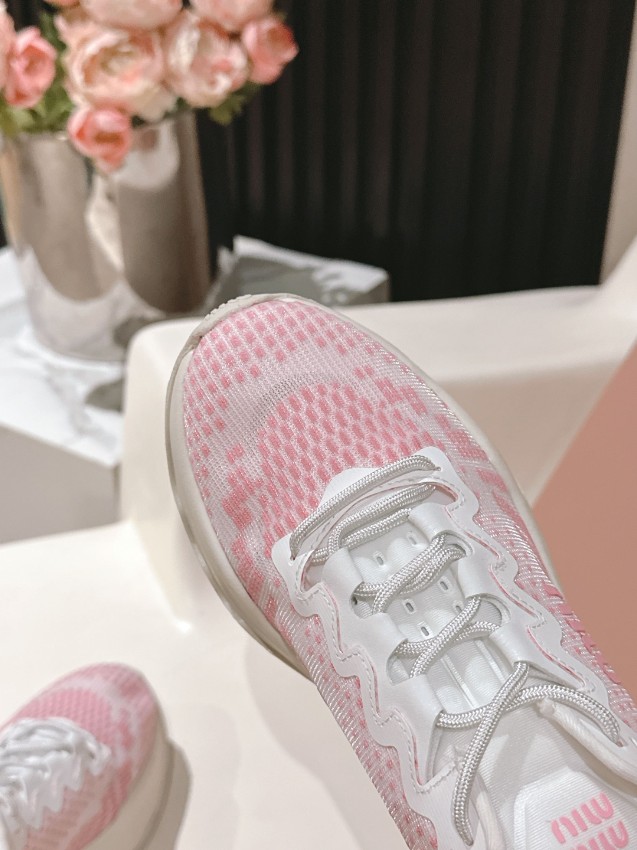 ミュウミュウ スニーカー 2025新作 優良サイト 高再現度 本格派モデル 快適な履き心地 高級感漂う 安心サイト 発送保証_4